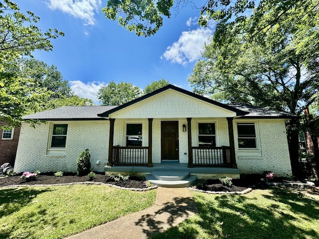 view of front facade with a porch and a front lawn