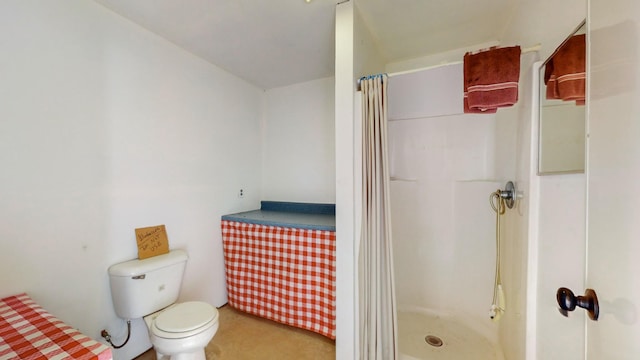 bathroom featuring curtained shower and toilet