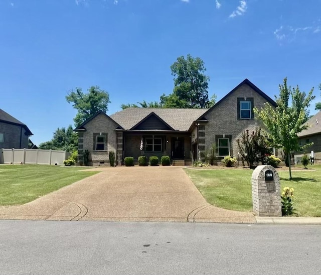 view of front of property featuring a front yard