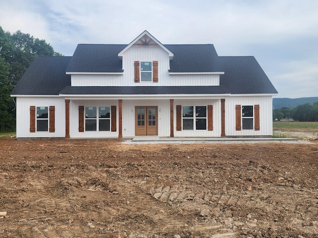 modern inspired farmhouse featuring covered porch