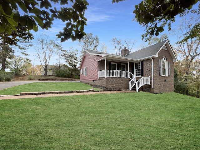 view of front facade featuring a front yard and covered porch