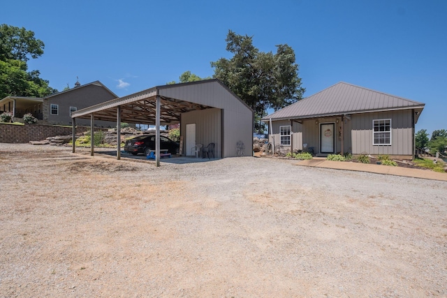 view of front of property featuring a carport