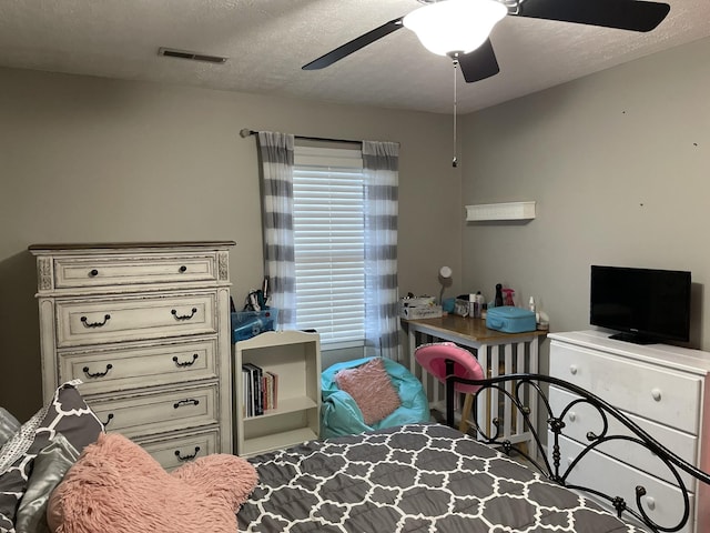 bedroom featuring a textured ceiling and ceiling fan