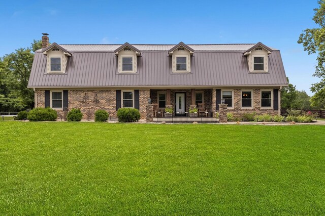 view of front of property with a front yard and a patio area