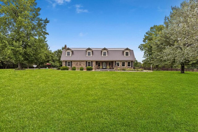 view of front of property with a front lawn