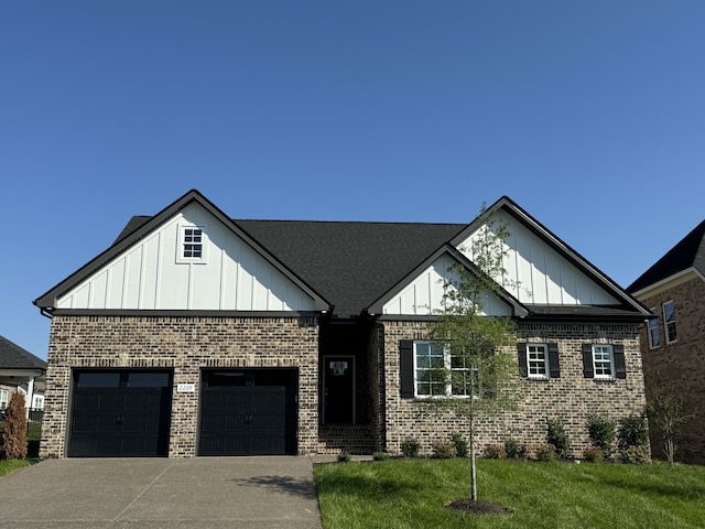 view of front of house featuring a front yard