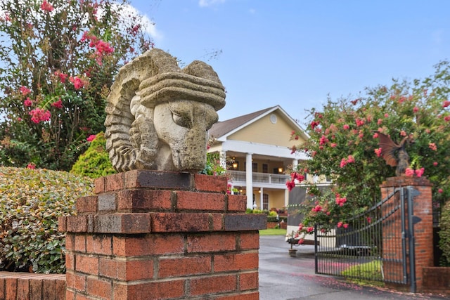 exterior details featuring a gate