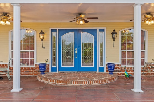 entrance to property with ceiling fan