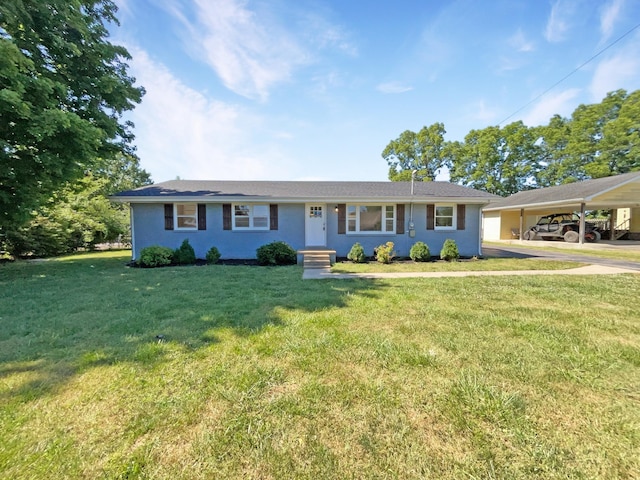 ranch-style home featuring a front lawn and a carport