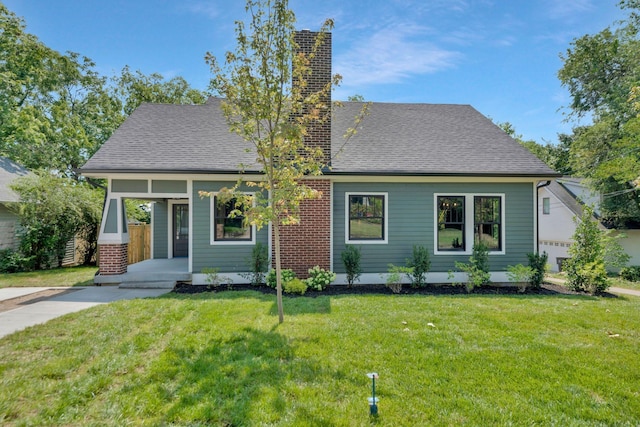 bungalow-style home with a front lawn and covered porch