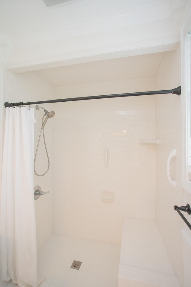 bathroom featuring curtained shower