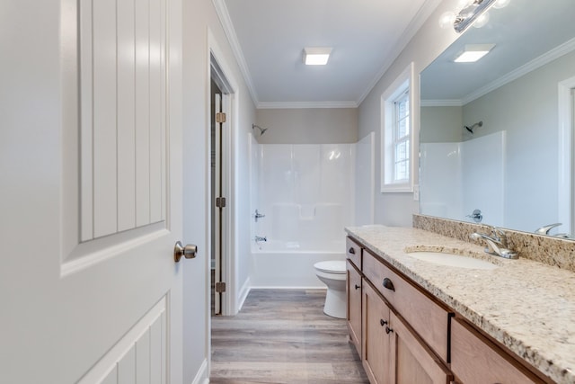 124 Lookout Ln, Pulaski, TN 38478 - full bath featuring ornamental molding, wood finished floors, vanity, and shower / bathing tub combination