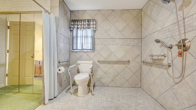 bathroom featuring tile patterned flooring, a shower with curtain, toilet, and tile walls