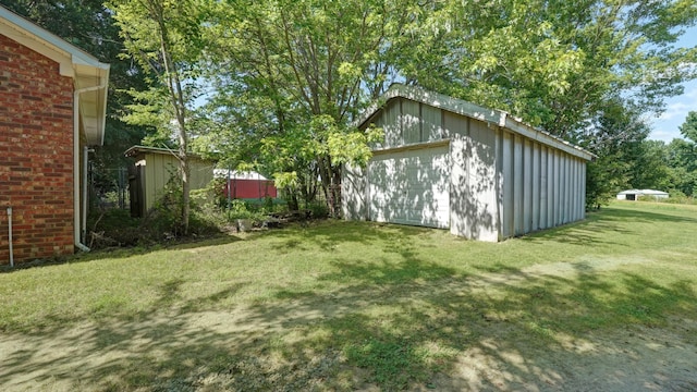 view of yard with a garage and an outdoor structure