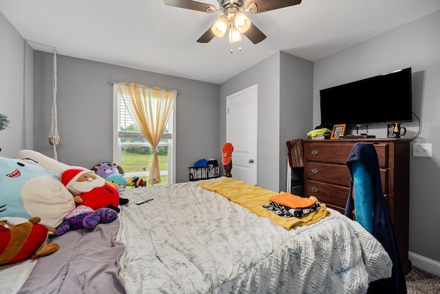 bedroom with ceiling fan