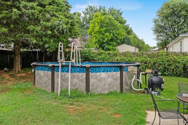 view of swimming pool featuring a lawn