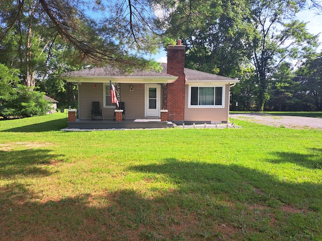 back of house featuring a lawn