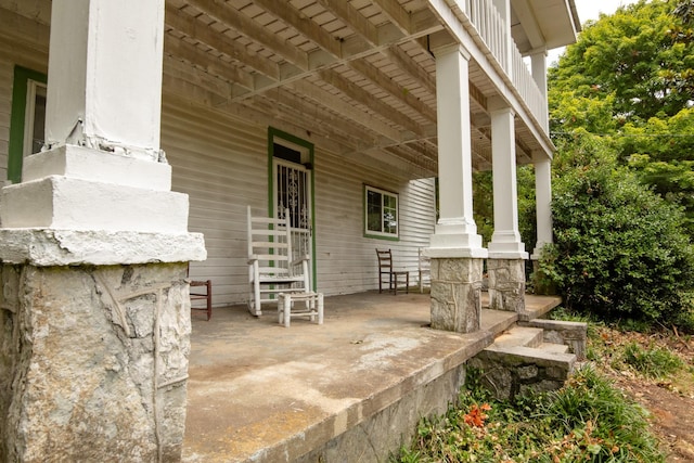 view of patio / terrace with covered porch