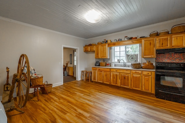 kitchen with sink, backsplash, black / electric stove, light hardwood / wood-style floors, and ornamental molding