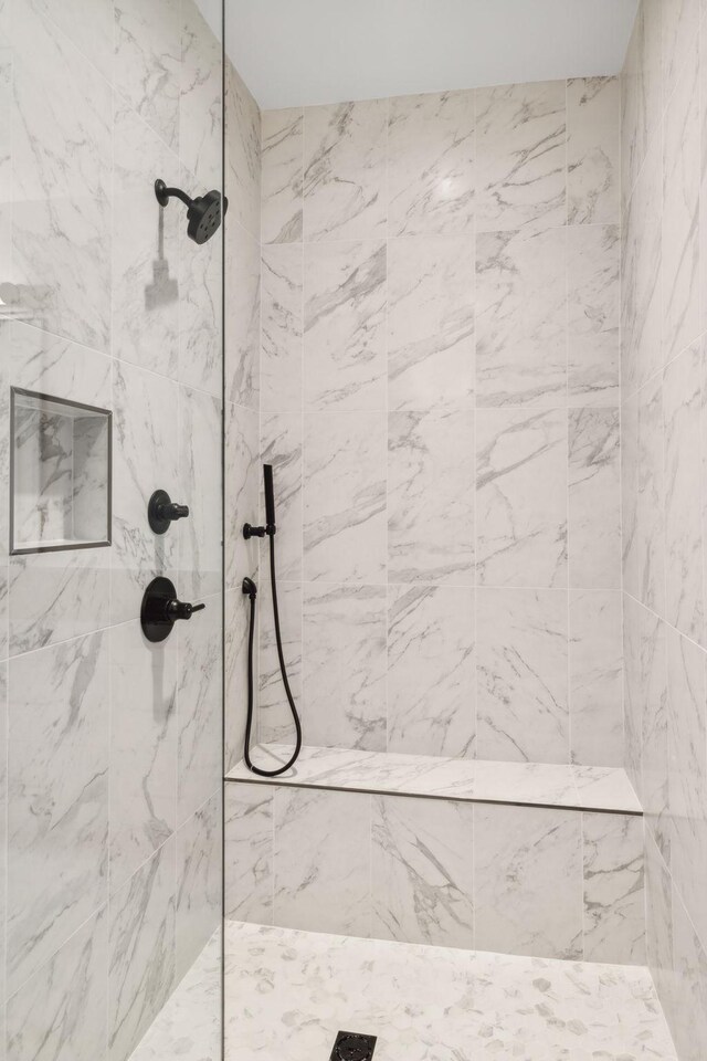 bathroom featuring tiled shower