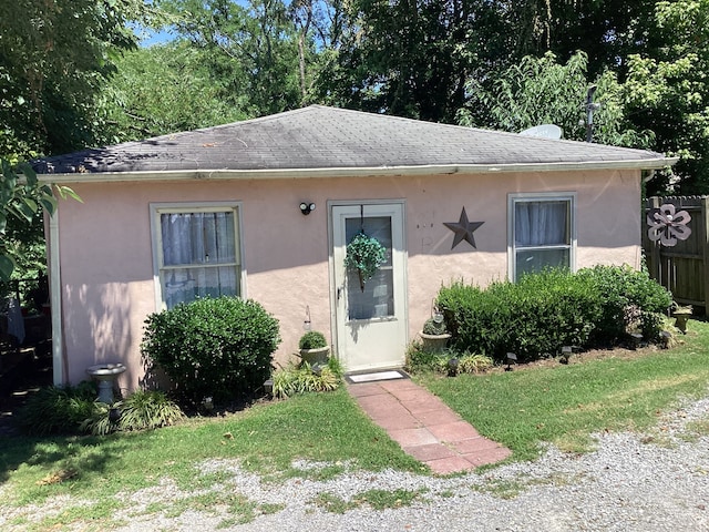 view of front of house with a front yard