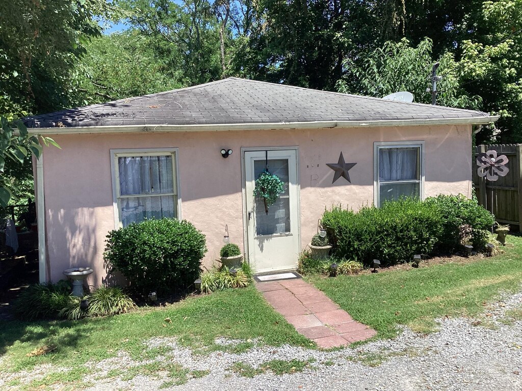 406 Natchez St, Franklin, TN 37064 - bungalow with stucco siding and roof with shingles