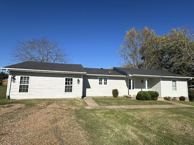 view of front of house featuring a front yard