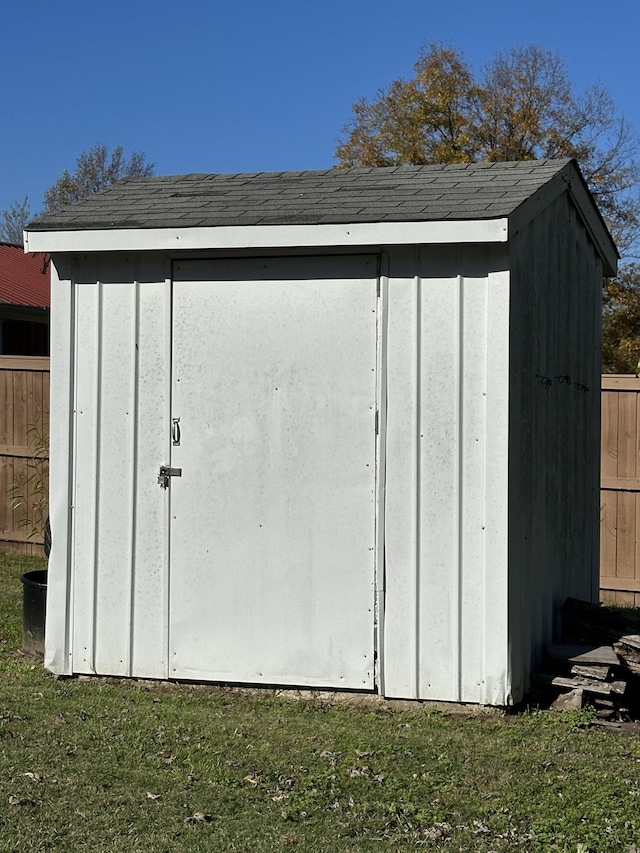 view of outdoor structure featuring a lawn