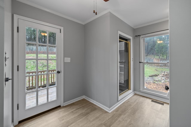 entryway with crown molding, ceiling fan, and light hardwood / wood-style floors