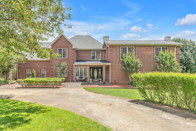 view of front of house with a front yard