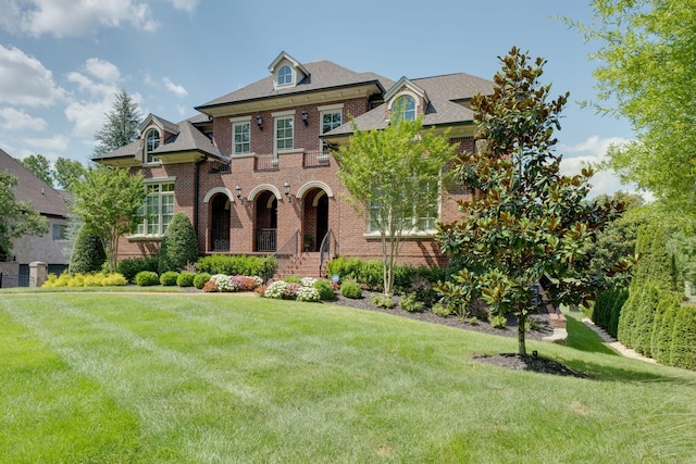 view of front facade with a front yard