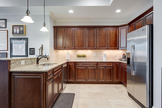 kitchen featuring kitchen peninsula, backsplash, stainless steel appliances, sink, and pendant lighting