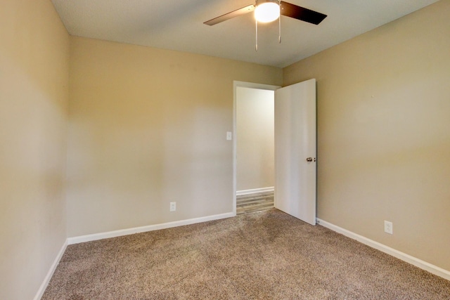 carpeted empty room featuring ceiling fan