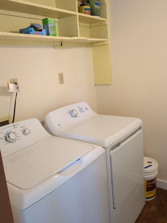 laundry area featuring dark tile patterned floors and independent washer and dryer