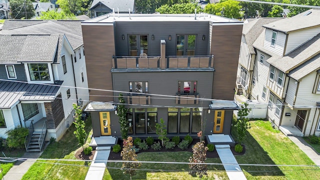 view of front of home featuring a front lawn and a residential view