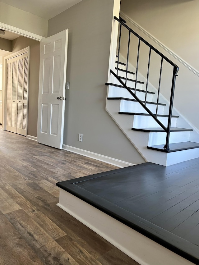 workout room with hardwood / wood-style floors