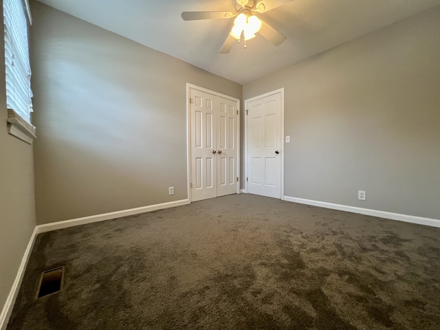 carpeted empty room featuring ceiling fan