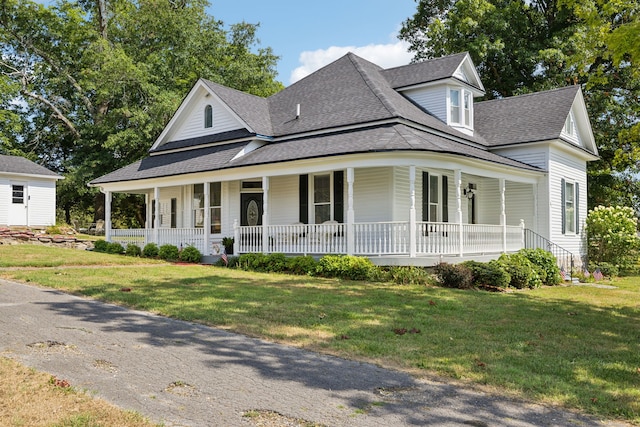 country-style home featuring a front yard and covered porch