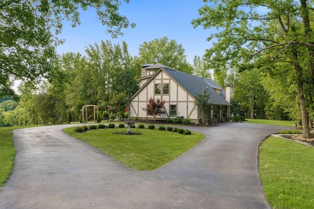 view of front of house with a front yard