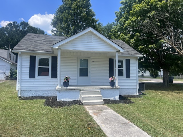 200 Clark Blvd, Mcminnville, TN 37110 - bungalow-style house with a porch and a front lawn
