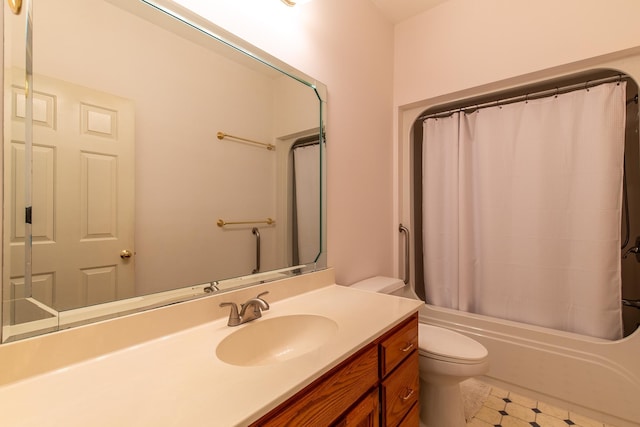 160 Sinking Creek Rd, Petersburg, TN 37144 - bathroom with toilet, vanity, and shower / tub combo with curtain
