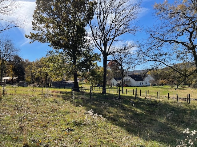 view of yard featuring a rural view