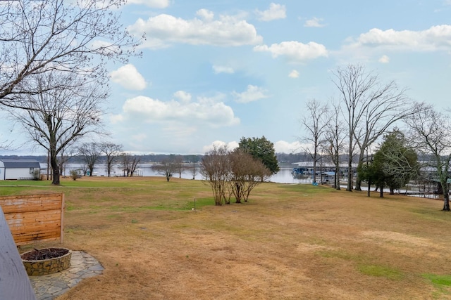 view of yard featuring a water view