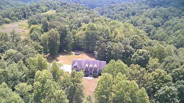 bird's eye view with a wooded view