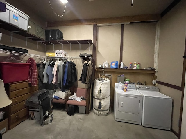 laundry room with washing machine and clothes dryer