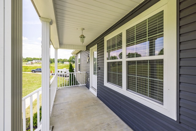 balcony featuring covered porch