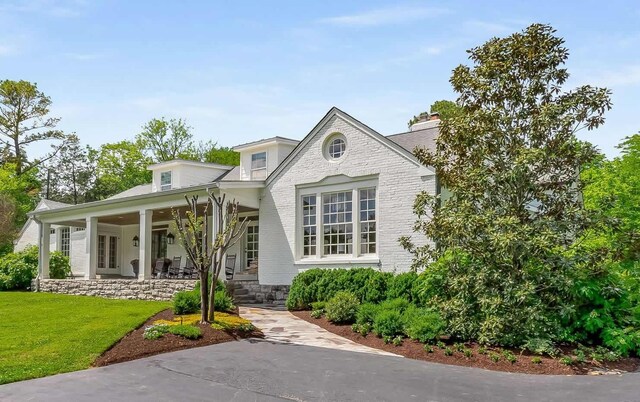 view of front facade with a front lawn and a porch