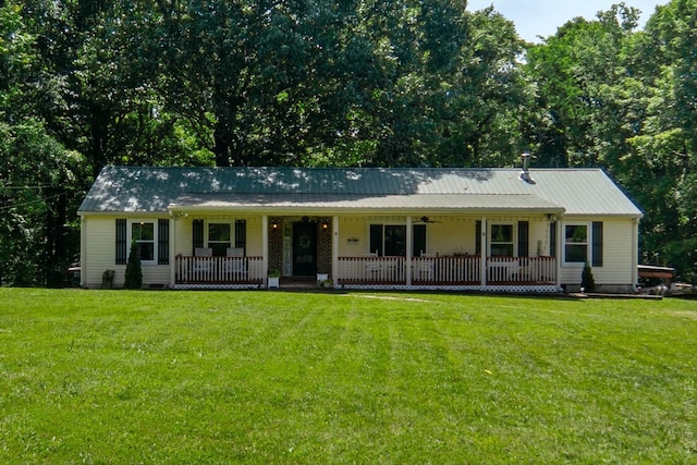 ranch-style home with a front lawn and covered porch