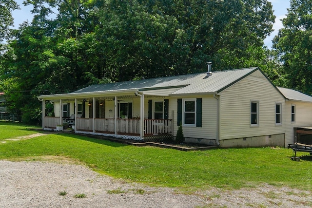 view of front facade with covered porch and a front yard