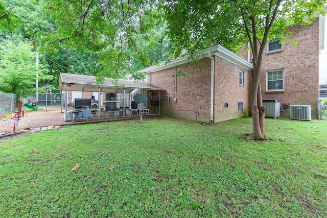 view of yard featuring central AC unit